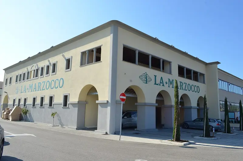 Здание фабрики La Marzocco в Италии в 2012 году